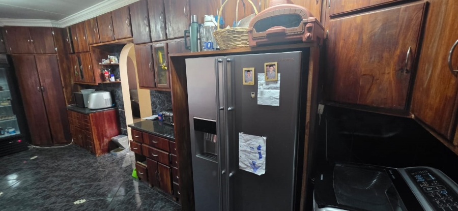 5 Bedroom Property for Sale in Wilkoppies North West